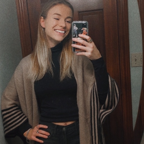 Meet your Posher, Olivia - Picture 1 of 1